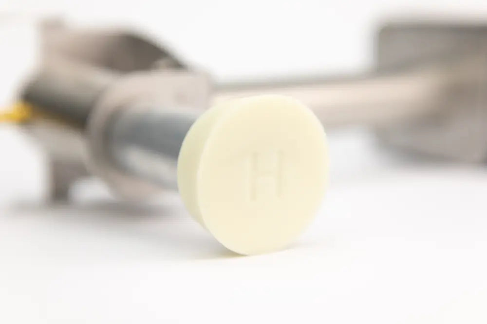 Silicone cleaning cap fitted to an InstantVap 18V Lite vaporiser for cleaning